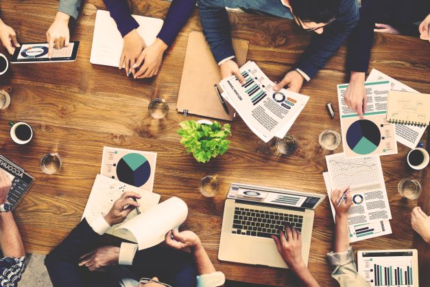 Traditional vs. Digital Marketing: Finding the Perfect Balance for Your Strategy